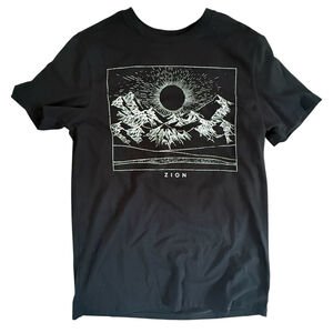 Goodfellow & Co “Zion” Mountain Graphic Tee | Black | Men’s Medium
